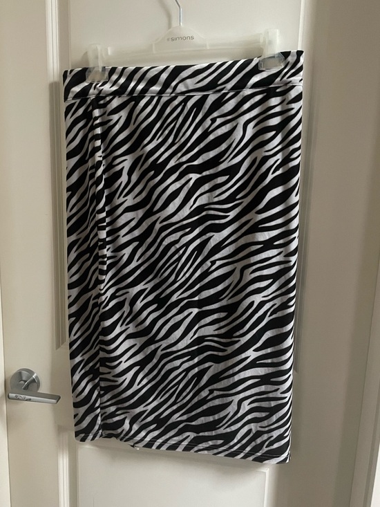 SHEIN Dresses & Skirts - SHEIN Black & White Zebra Pencil Stretch Velvet Skirt